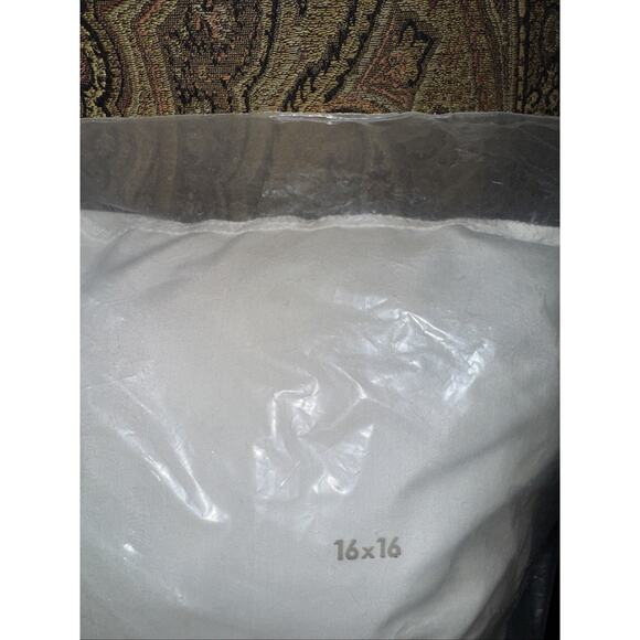 Soft Stuff Premium Pillow Form Soft Insert For Throw Pillow New In Package 16x16 - Picture 2 of 5